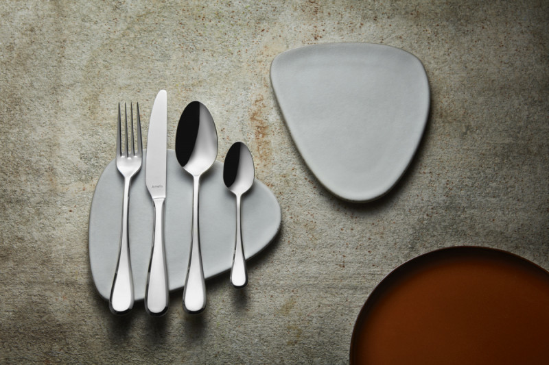 Couteau de table monobloc cranté 23,5 cm Drift Amefa