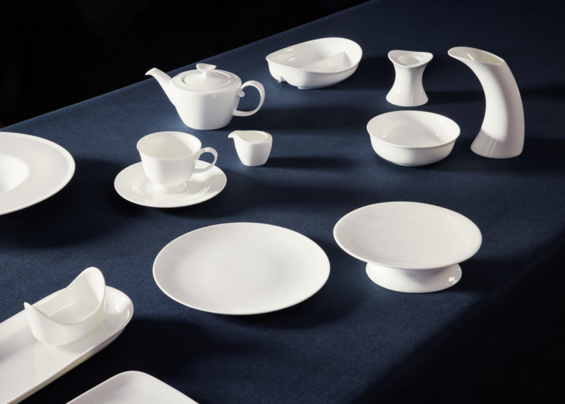 Assiette plate surélevée rond blanc porcelaine bone china 19x17,7 cm Bravura Rak